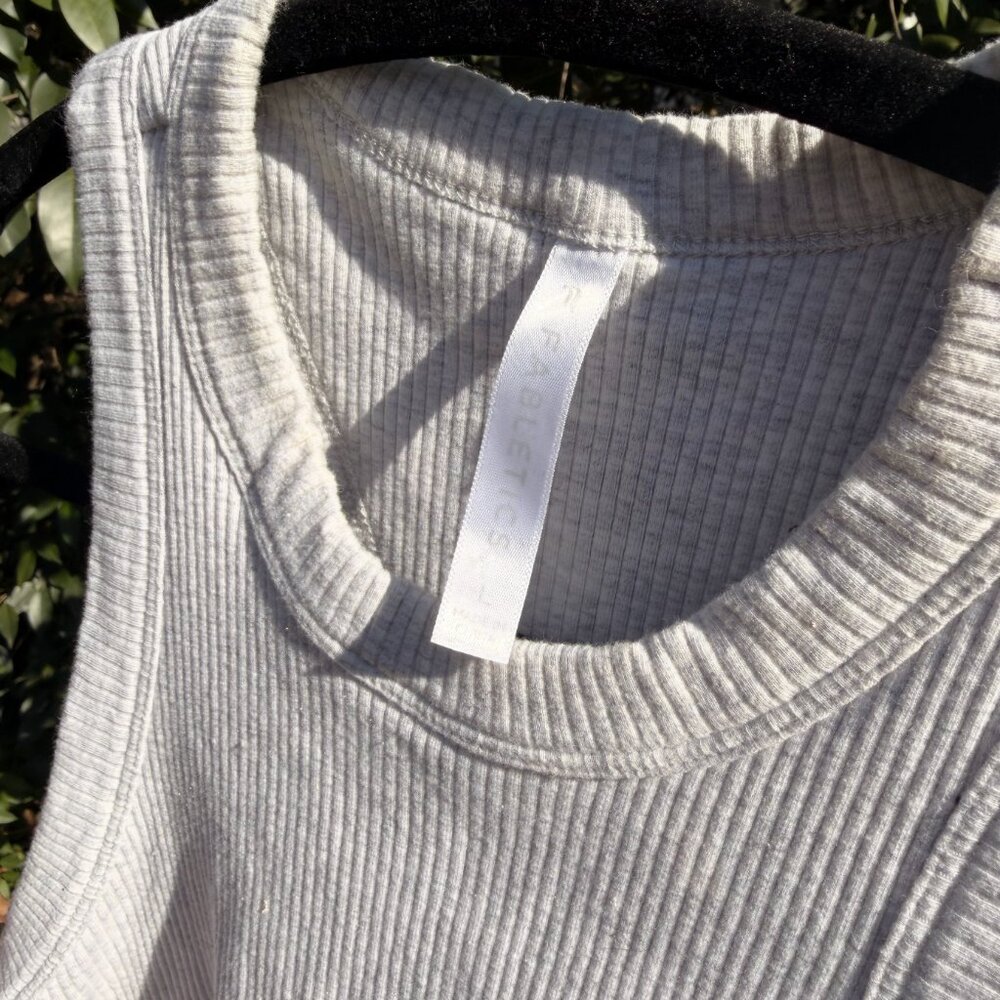 Fabletics Light Gray Ribbed Racerback Tank Top Women's S/M Athleisure - Picture 5 of 5